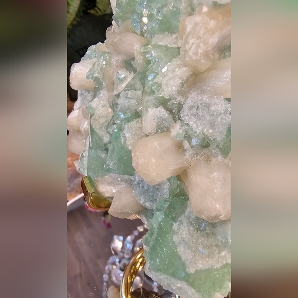 Green Apophyllite And Stillbite With A Dusting Of Sparkly Clear Quartz- Gorgeous - Picture 5 of 16